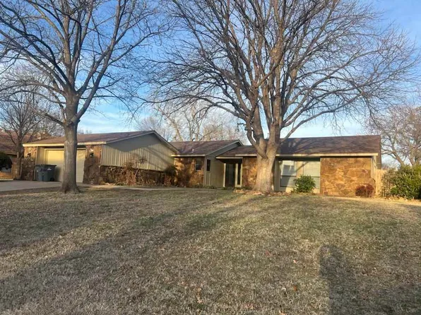 2805 NE Shelter Creek Dr, Lawton, OK 73507