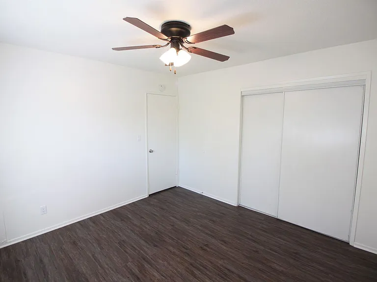 Linden Court Apartments — Photo 109