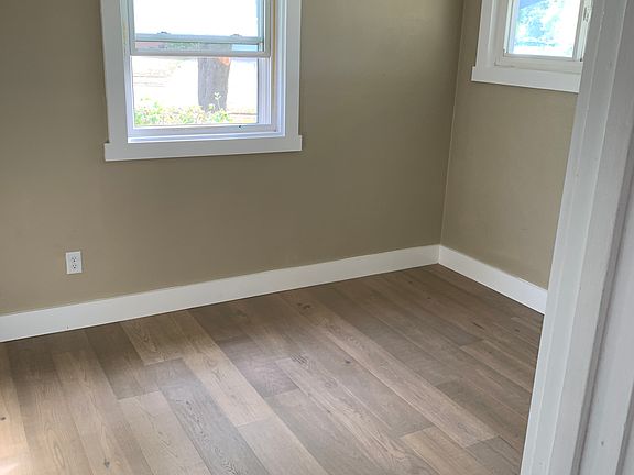 4th image of 208 N Tippecanoe Dr