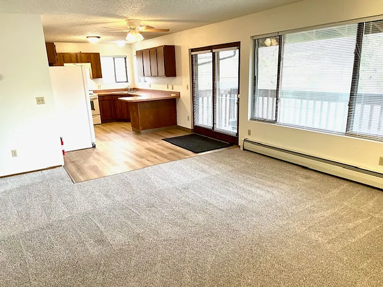 Freshly Renovated - Southside 3 Bedroom — Photo 27