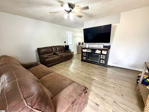 2nd image of 402 Calhoun St