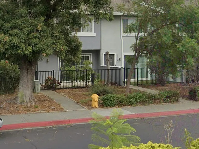 4562 Reyes Dr — Photo 2