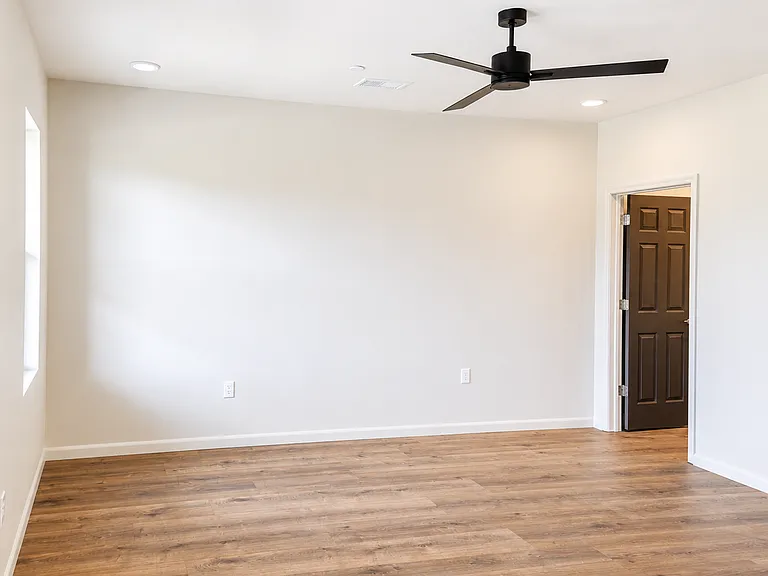 922 Chancery Ln — Photo 15