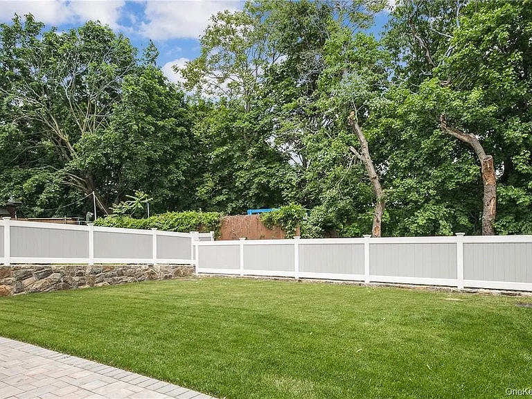124B Maple Ave — Photo 23