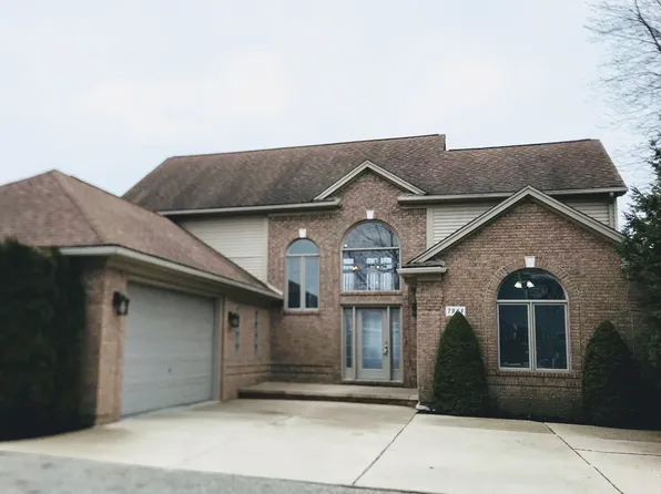 7943 Vernier Ln, Fair Haven, MI 48023