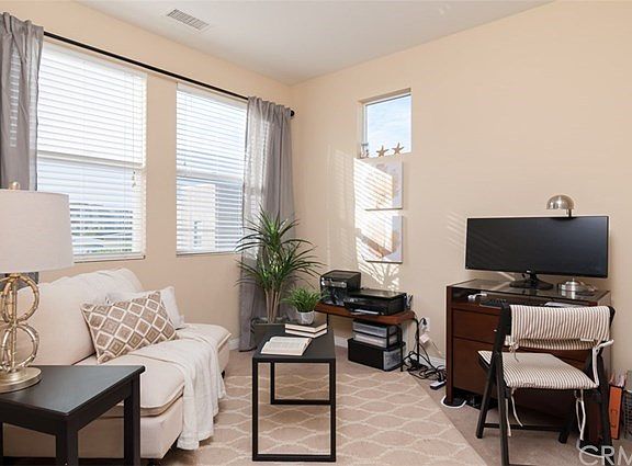 4th image of 30 Meridian Dr