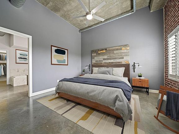 3rd image of 1111 Studewood St #511