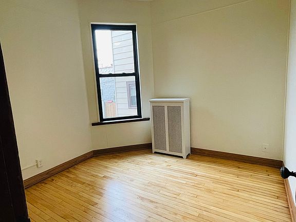 4th image of 2640 N Francisco Ave #1