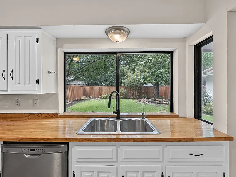 2305 Shady Creek Dr — Photo 4