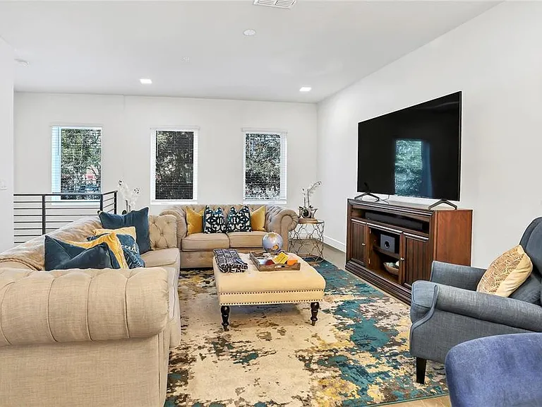 212 E Pineloch Ave — Photo 11
