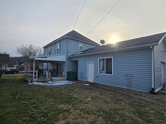 3rd image of 653 E McConnel Ave