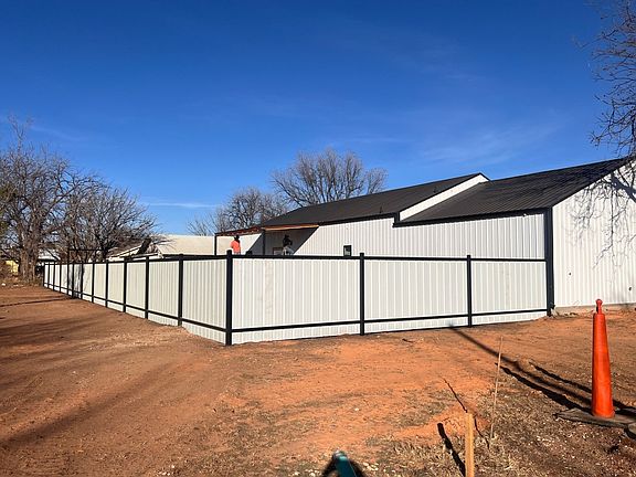 5th image of 822 Rose St