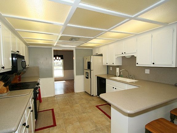 5th image of 1203 Oklahoma Pl