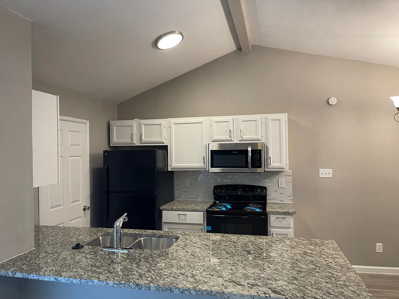 3 bed, 1270 sqft, $1,700 — Photo 4