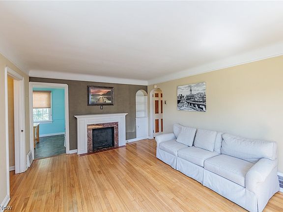 4th image of 3077 W 137th St