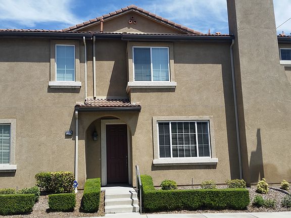 2nd image of 1110 N Solano Privado APT A