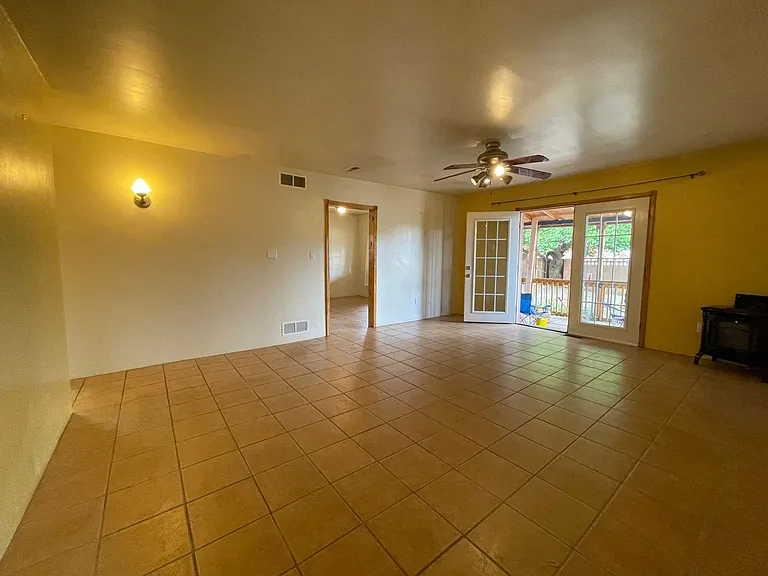 212 S El Rancho Rd — Photo 3