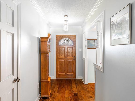 3rd image of 114 Cerdan Cir