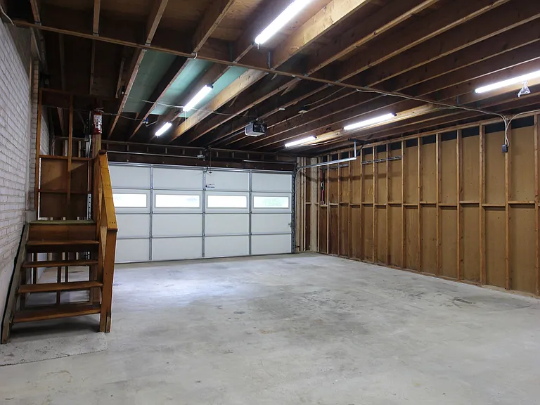 6211 Duntley Ct — Photo 35