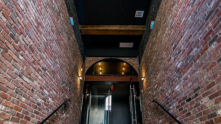 Rented by Nooklyn NYC LLC | media 100