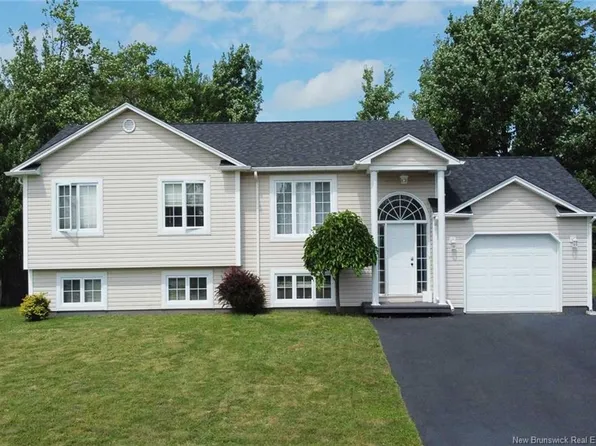 28 Fairisle Dr, Moncton, NB E1G 5J6