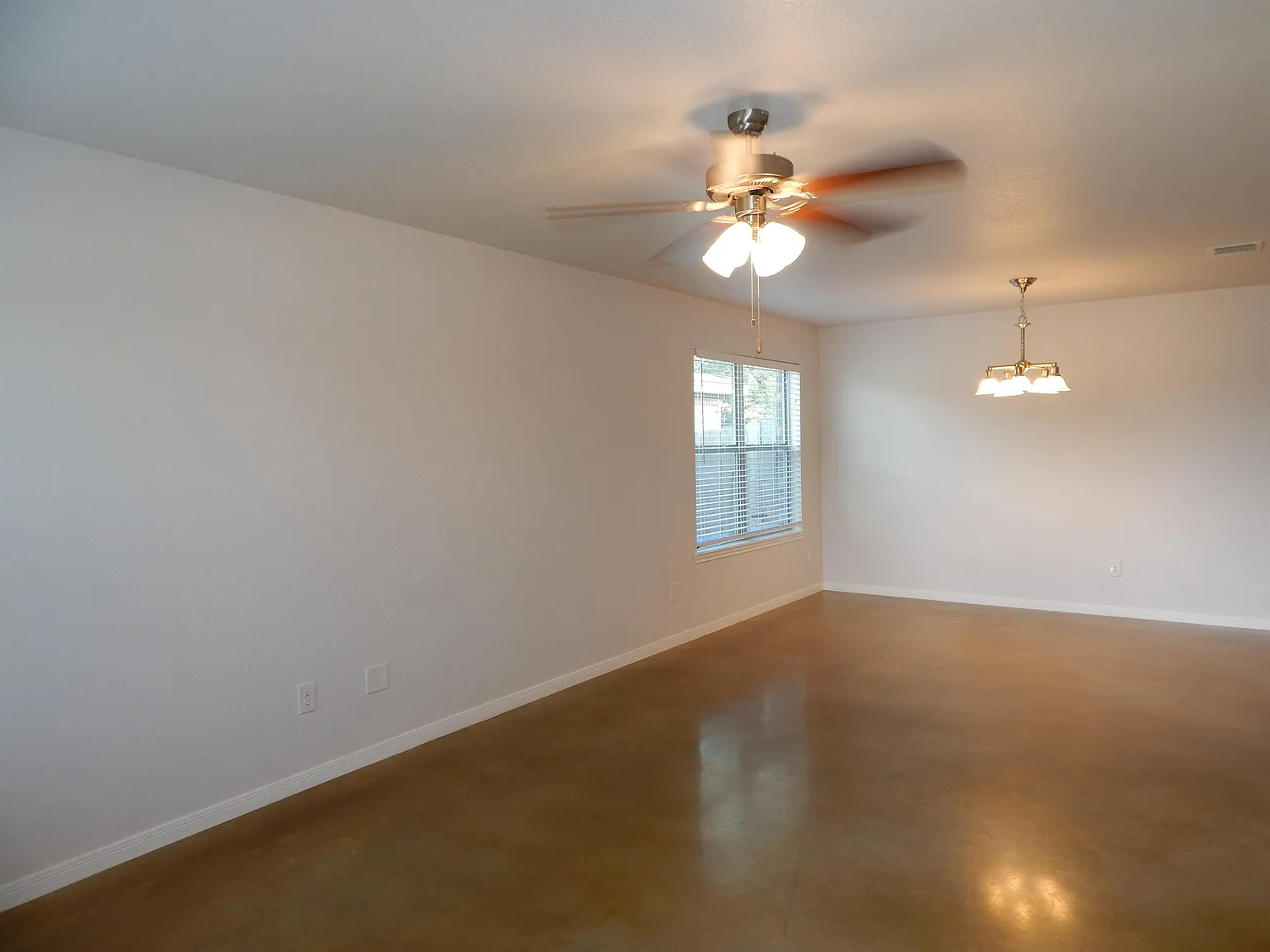 1809 Indian Trail — Photo 1