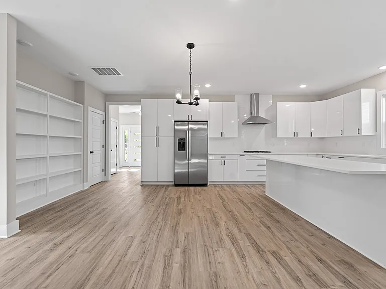 215 Summer Breeze Dr — Photo 14