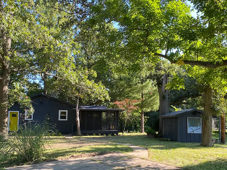 9 Lake Grove Clb — Photo 8