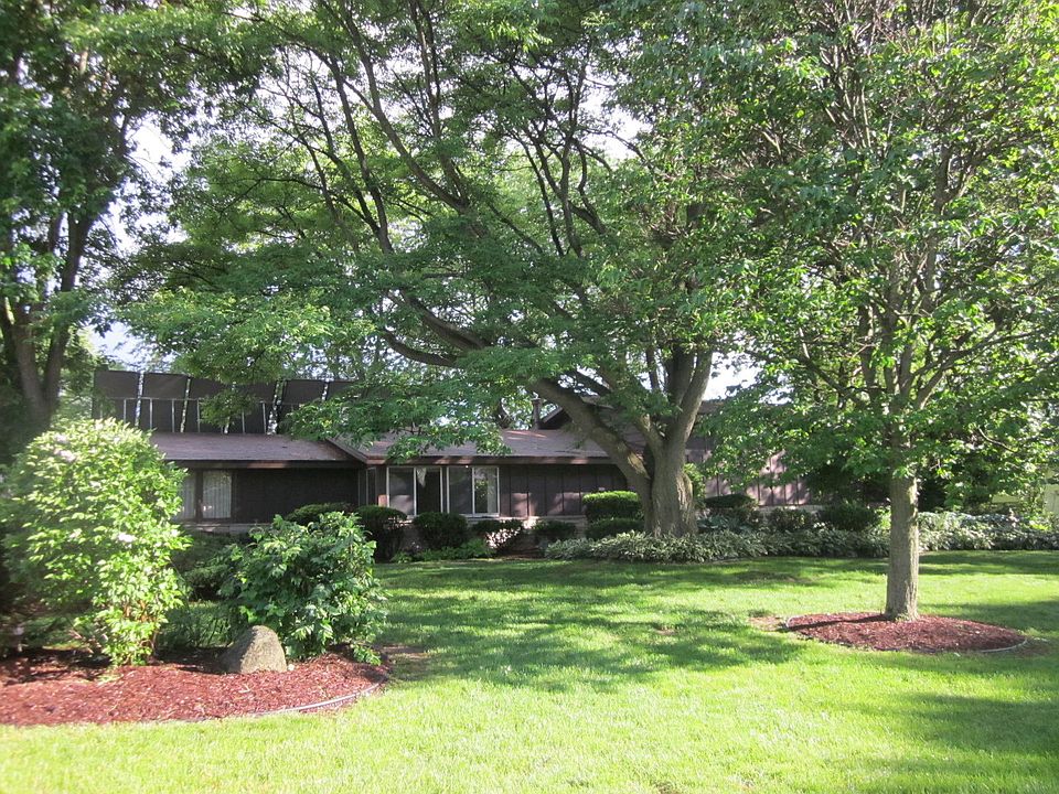 2nd image of 8025 Fielding Ln
