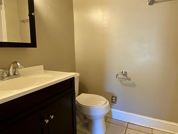 3rd image of 712 Fleetwood Dr
