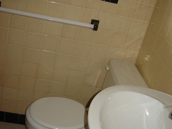 2nd image of 701 NE 7th Ave APT B