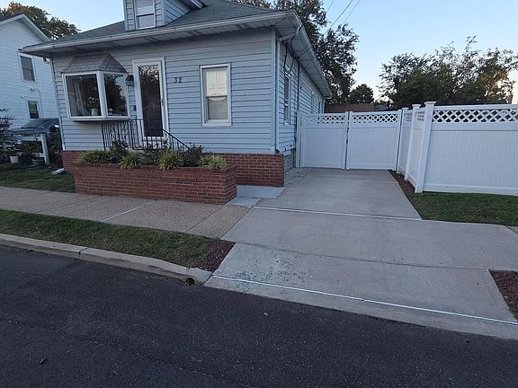 2nd image of 32 3rd Ave