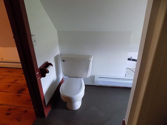 Bathroom (pic 1)
