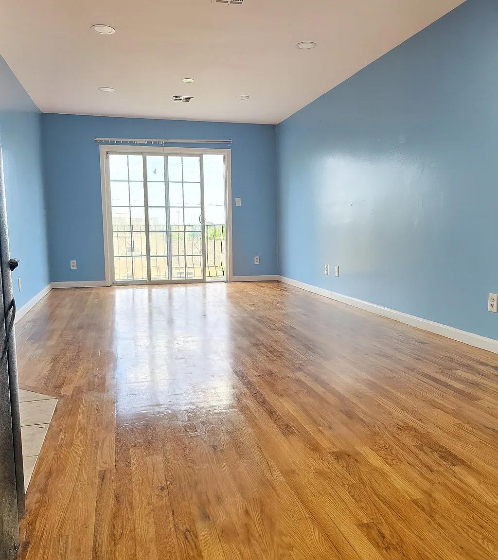 3 bed, 1200 sqft, $2,695 — Photo 3