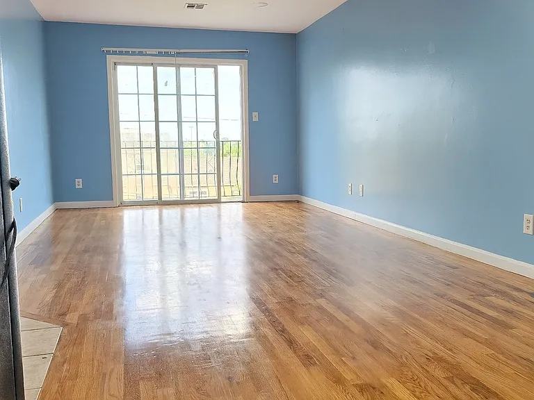 631 Hunterdon St #2 — Photo 3
