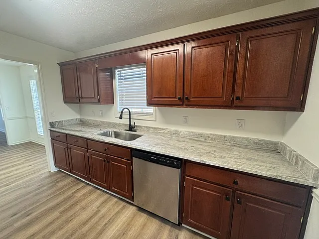 2208 Summerwind Dr — Photo 6