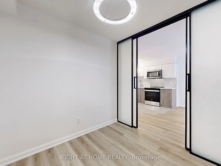111 Elizabeth St #818 — Photo 21
