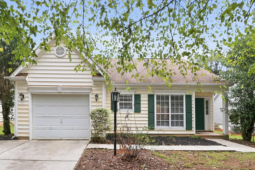 3 bed, 2.0 bath, 1210 sqft, $1,770 — Photo 1