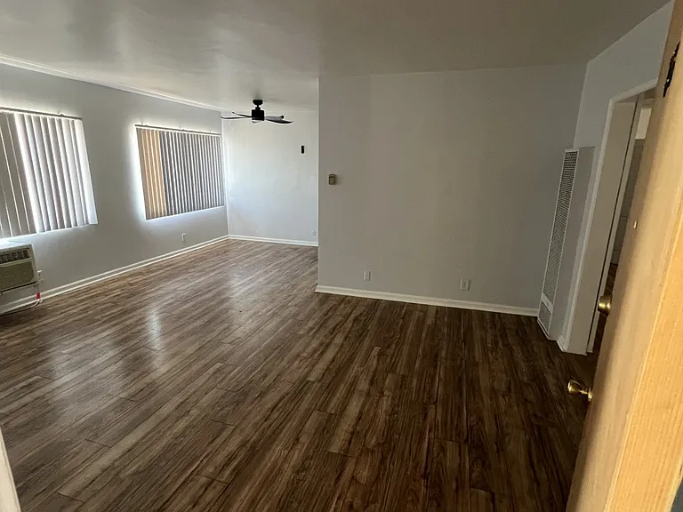 7025 Woodman — Photo 11