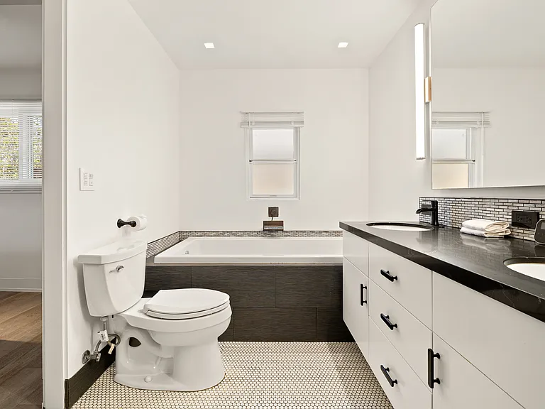 654 W Sycamore Ave — Photo 17