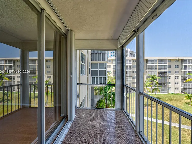 2851 Leonard Dr #J402 — Photo 18