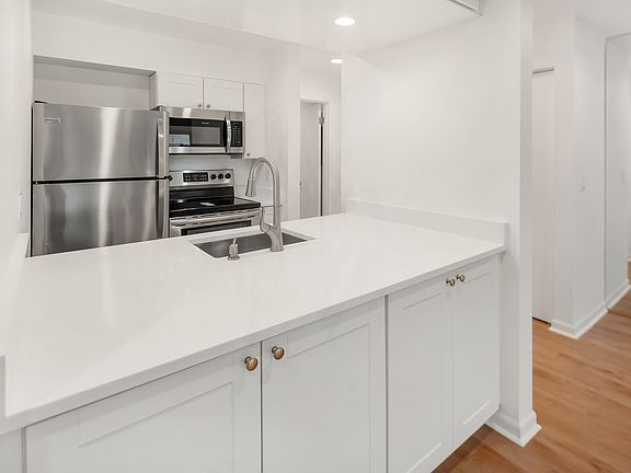 4th image of 6018 Lakeview Dr #102-1