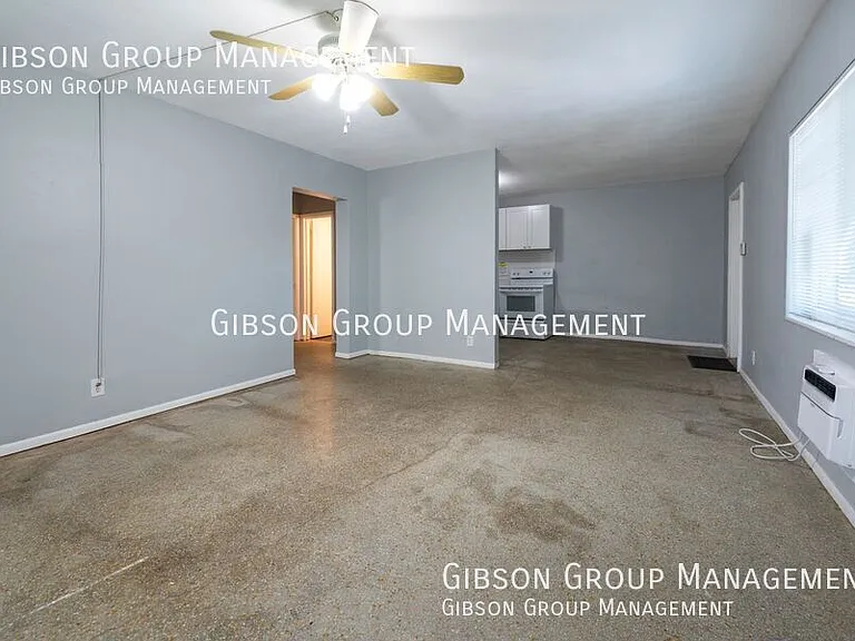 806 NE 16th Pl #4 — Photo 8