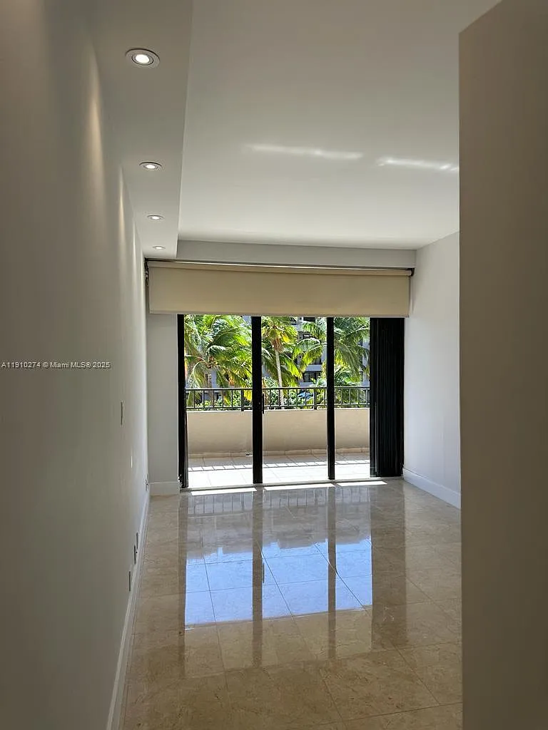3 bed, 2014 sqft, $11,000 — Photo 4