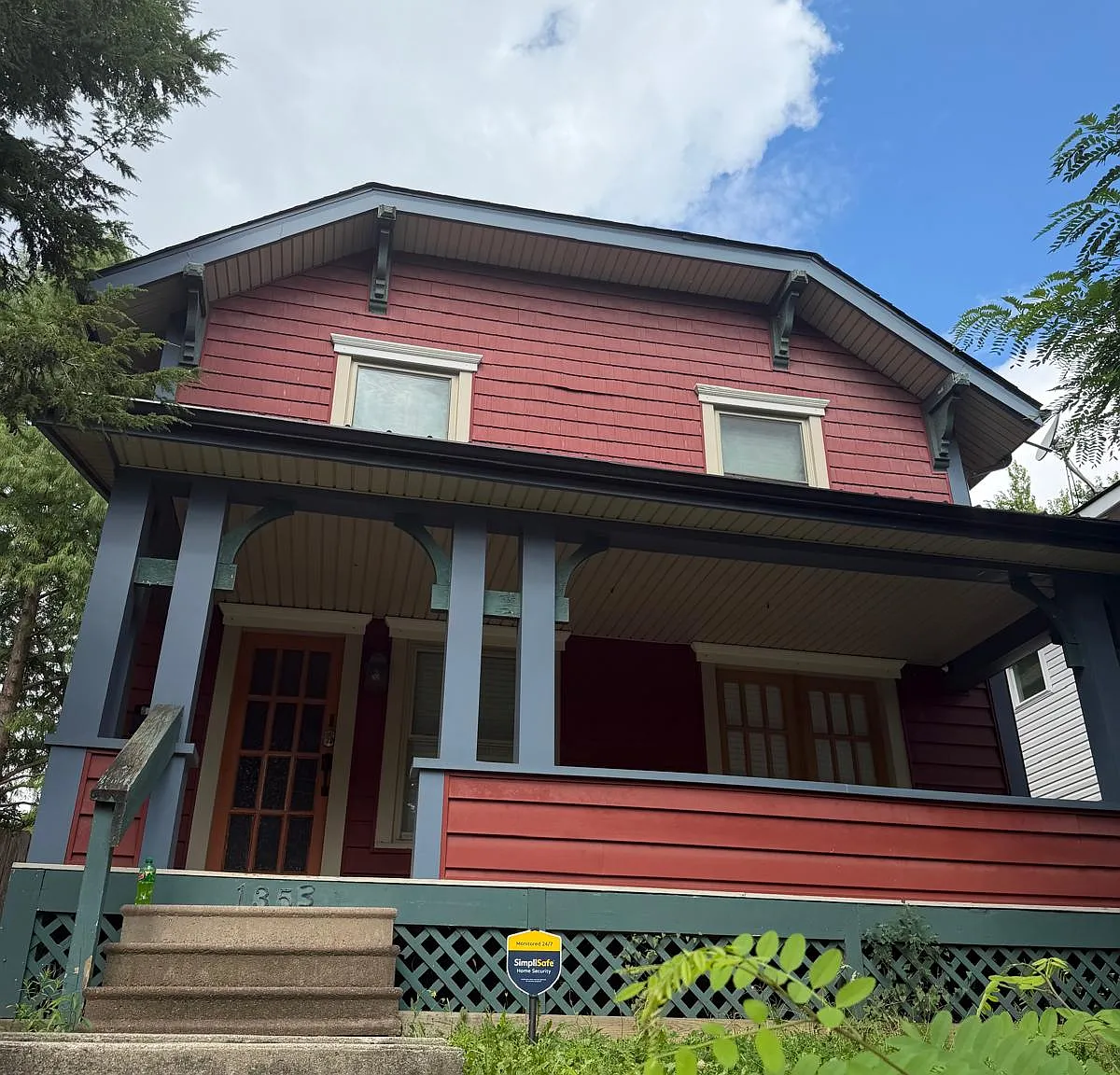 3 bed, 1375 sqft, $1,900 — Photo 1