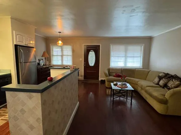 1124 East 100th Street image 5 of 13