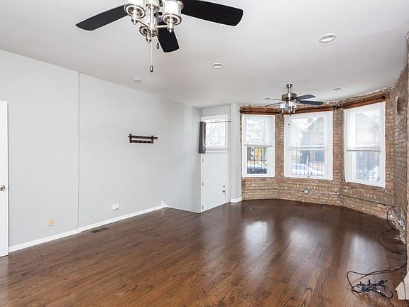 5th image of 2348 W Moffat St APT 1R