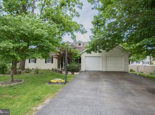 101 Dartmouth Ln, Falling Waters, WV 25419