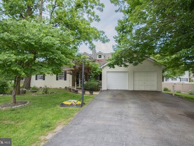 101 Dartmouth Ln, Falling Waters, WV, 25419