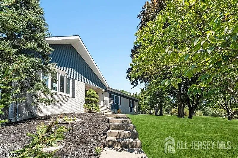 Building Photo - 5 Rossi Dr